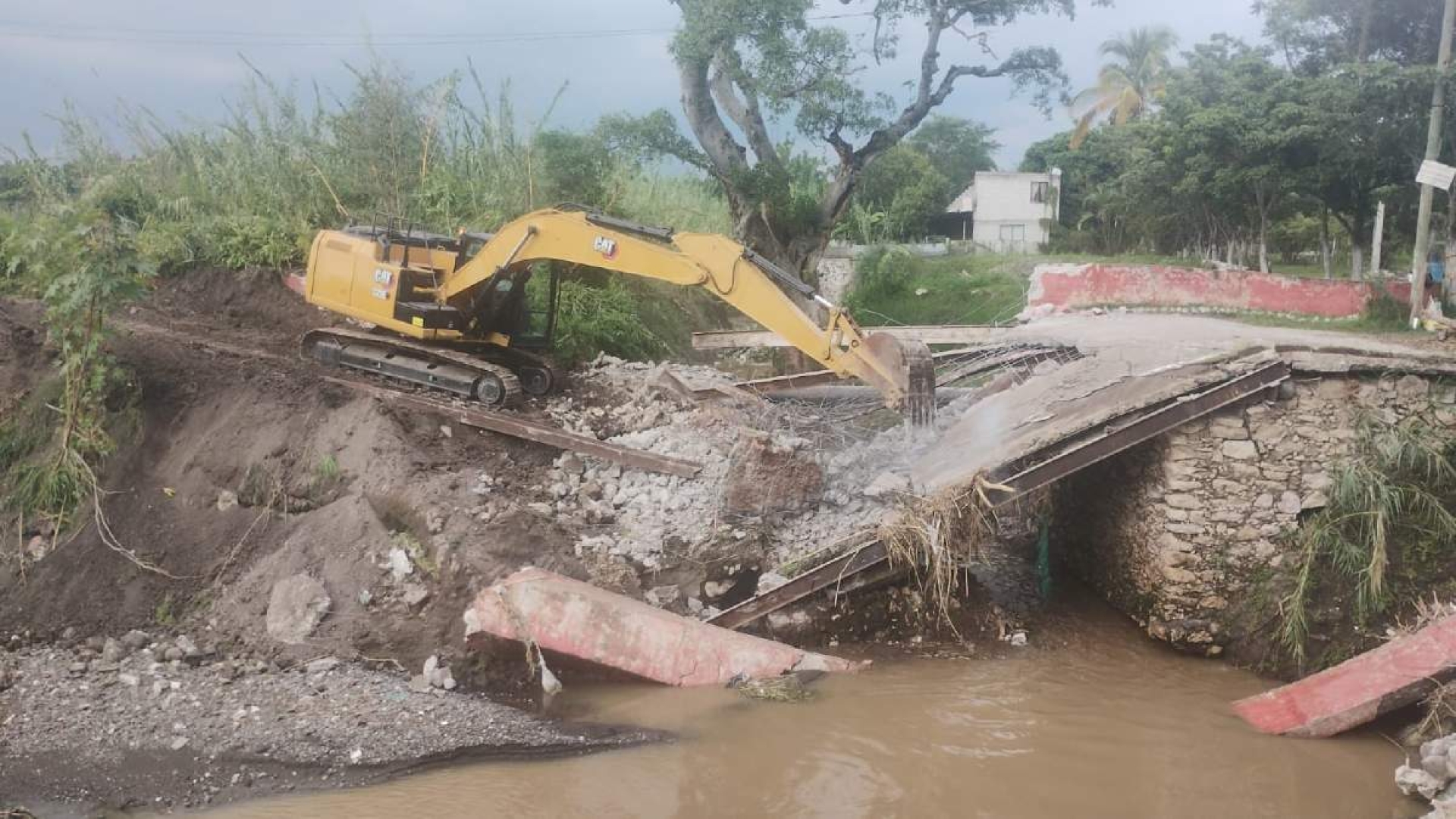 Inicia reconstrucción del puente 'Rojo' de Cuautla