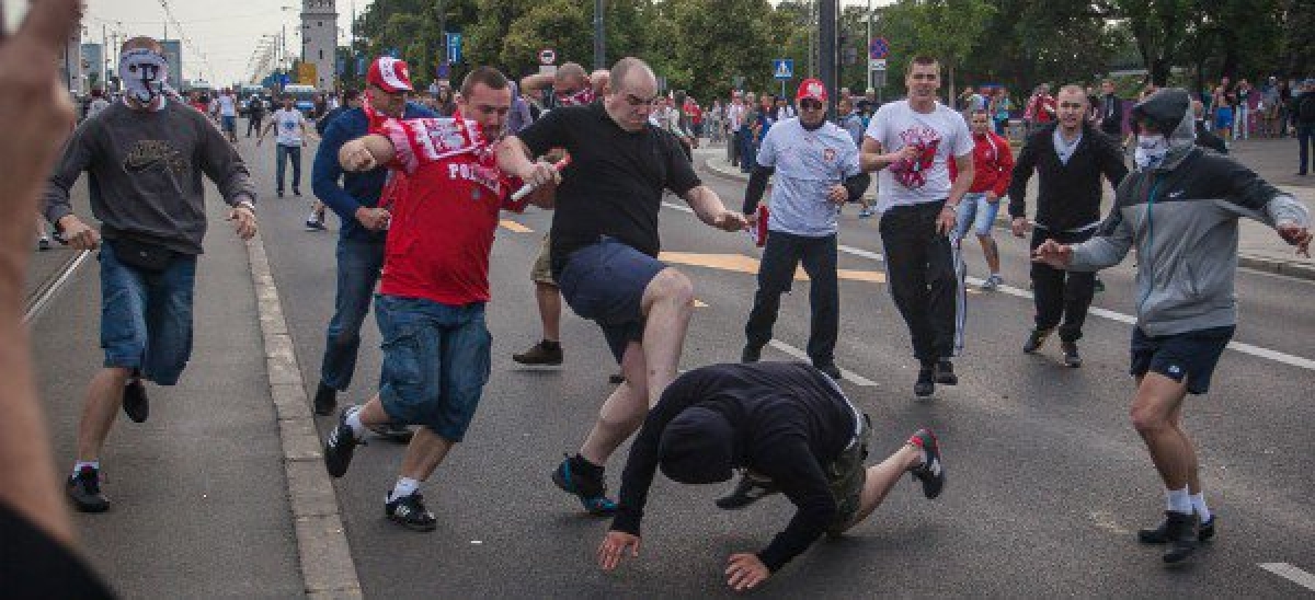 Así se viven los enfrentamientos entre aficionados en la Euro 2016