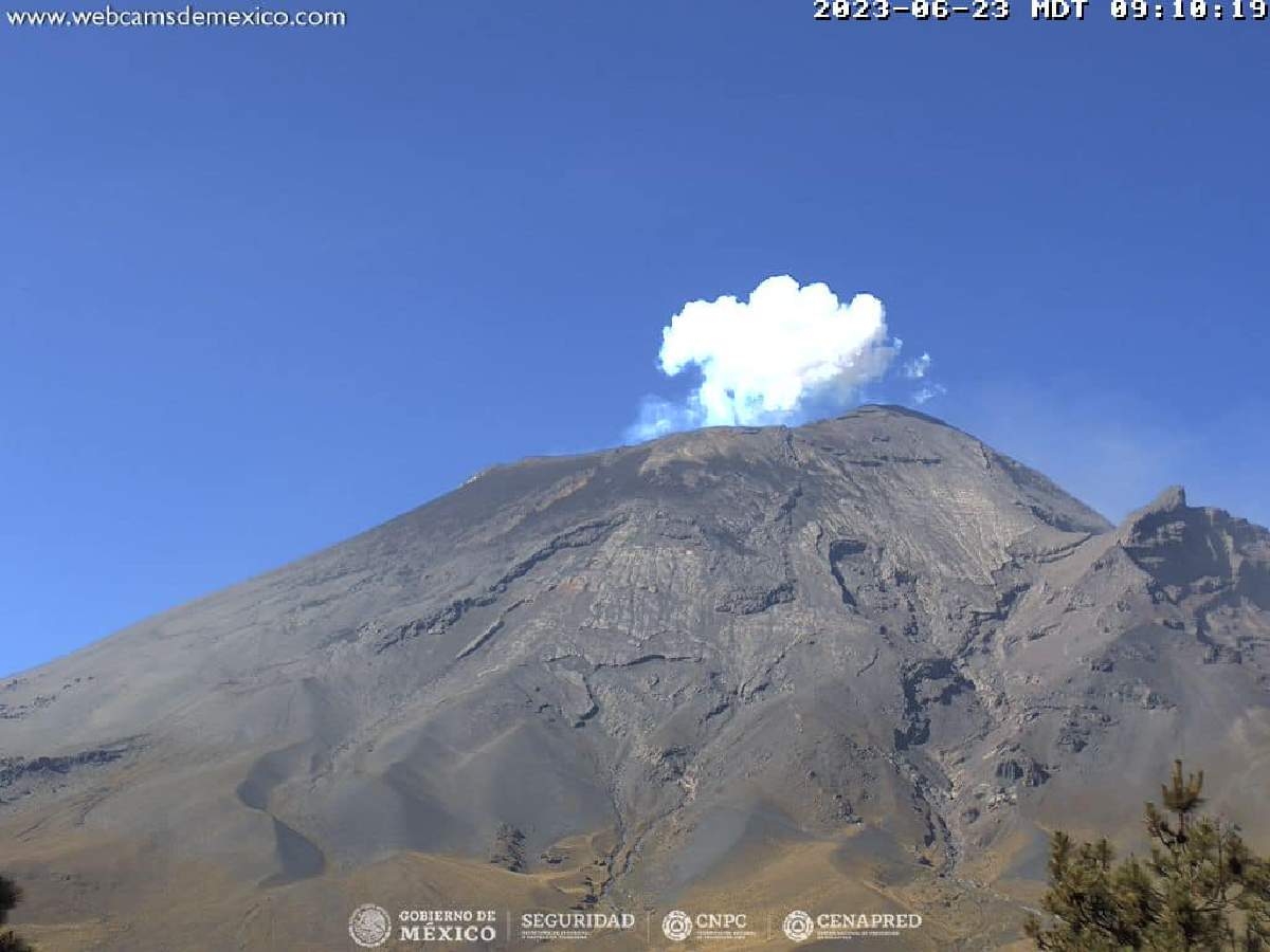 Se registra nueva explosión con fragmentos incandescentes en el Popocatépetl