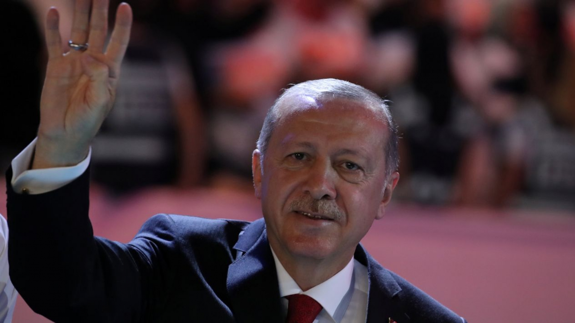 Ataques hacia la economía de Turquía son como atentar contra la bandera: Erdogan
