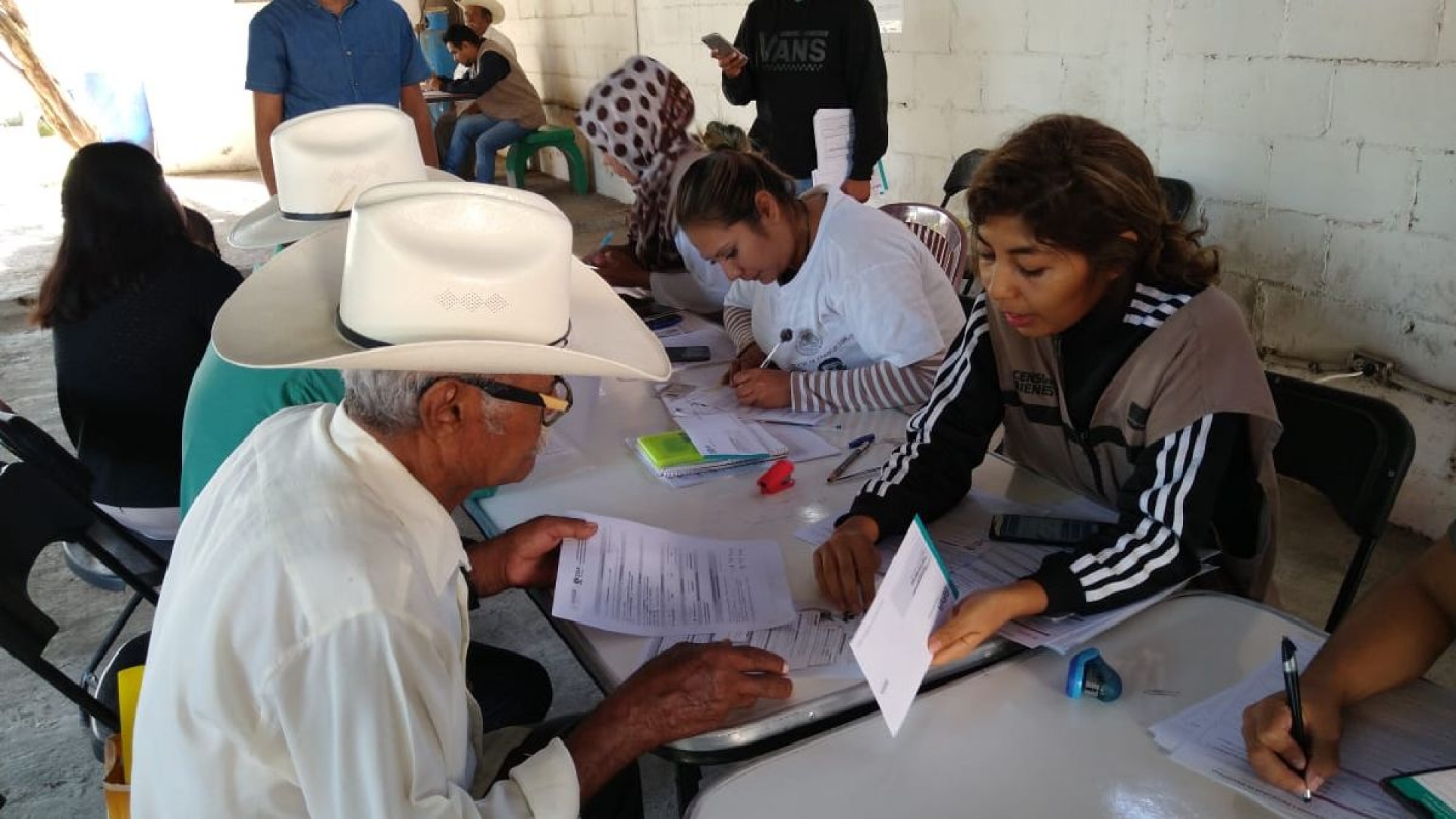 Productores de caña reciben apoyos federales