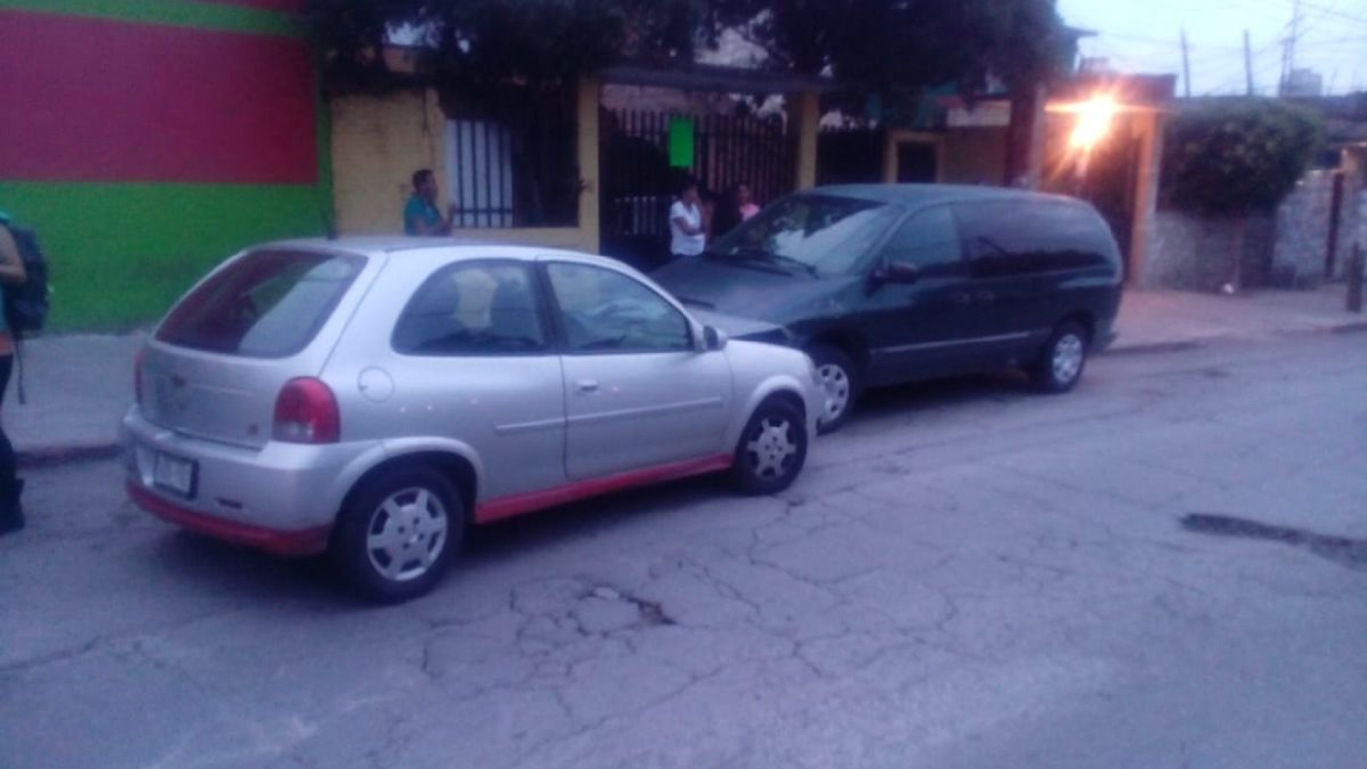 Chocó contra una camioneta al circular en sentido contrario