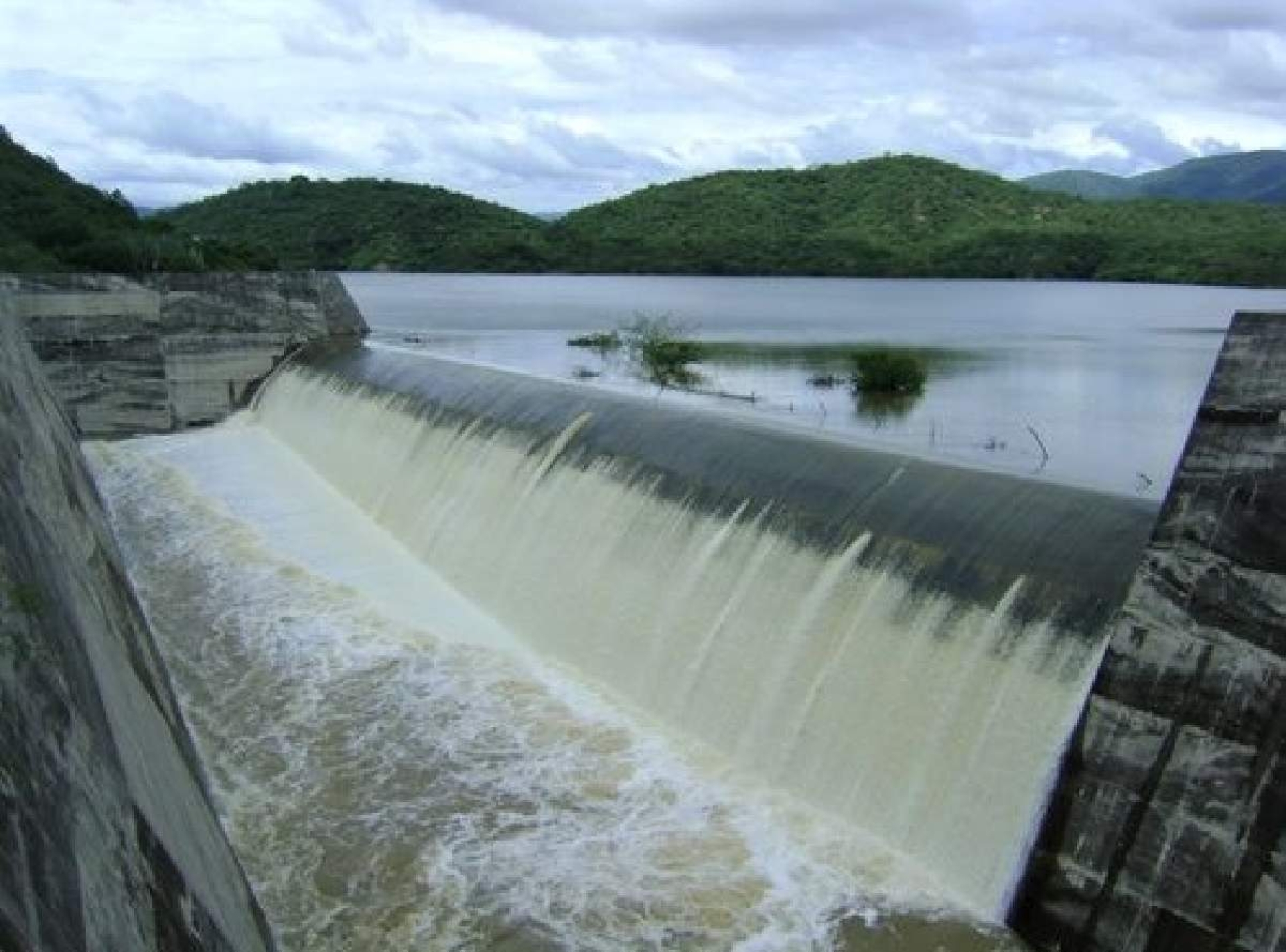 Activan protocolos para controlar niveles de agua en presa de Axochiapan