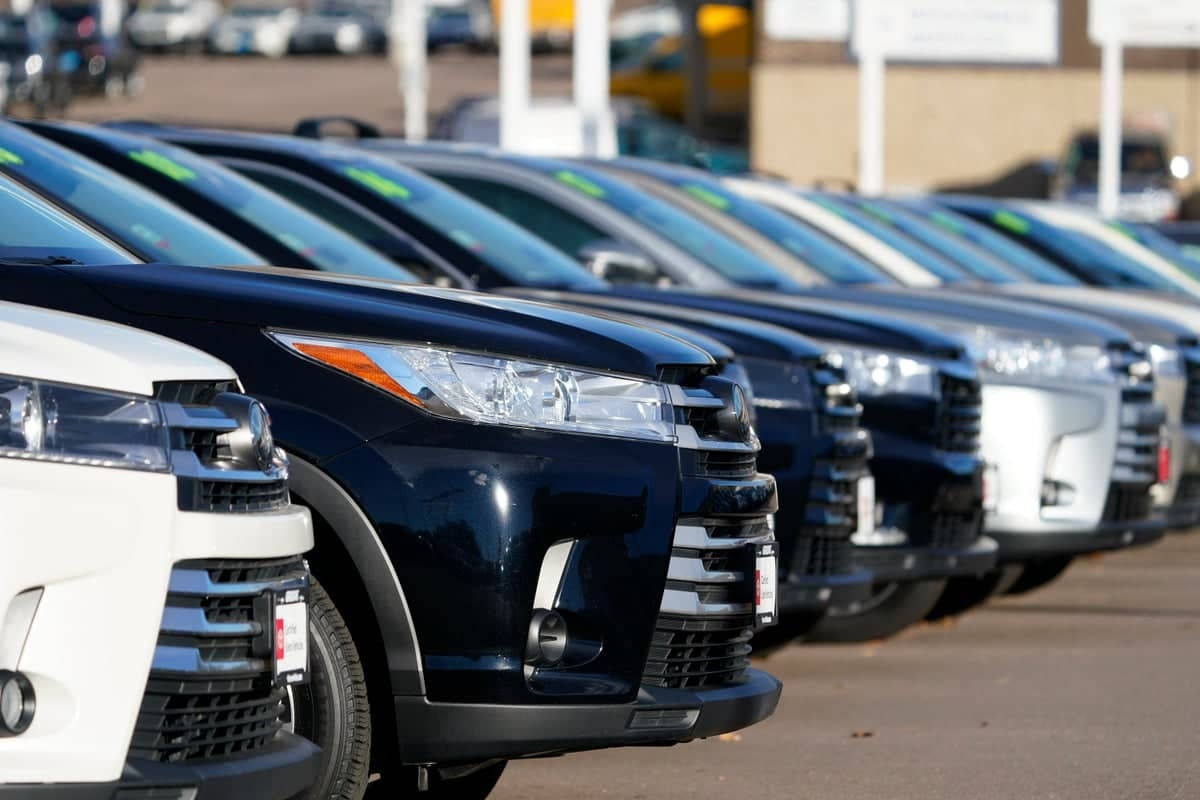 Autos que se vendan en Estados Unidos tendrán que consumir menos combustible en 2023