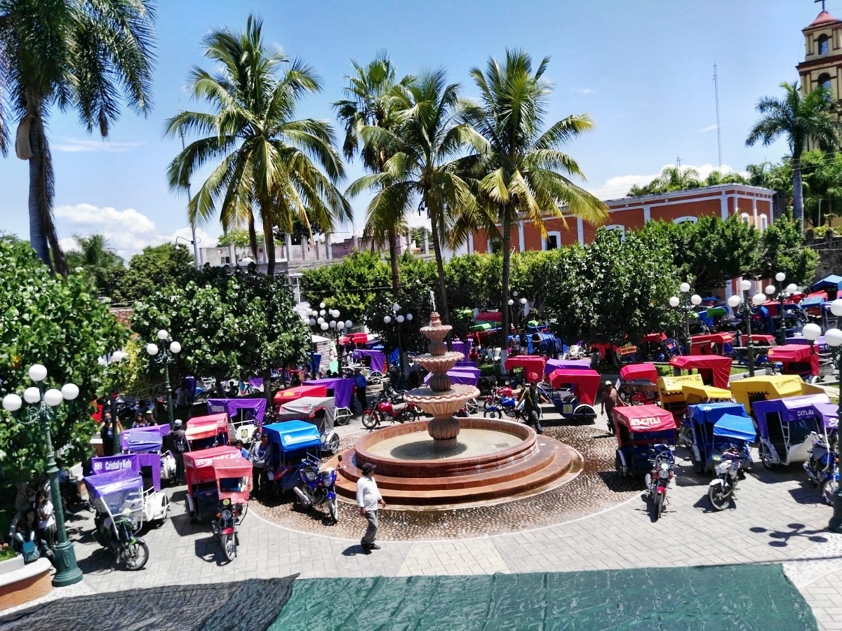 Toman mototaxistas las instalaciones del ayuntamiento de Puente de Ixtla