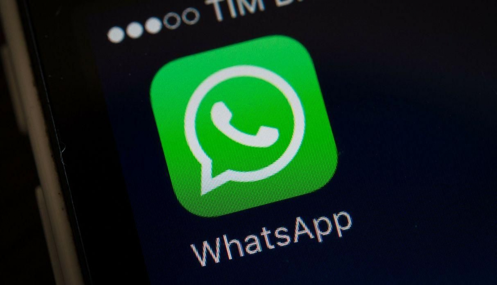 ¡Adiós, secretos! Facebook comenzaría a leer tus conversaciones de WhatsApp
