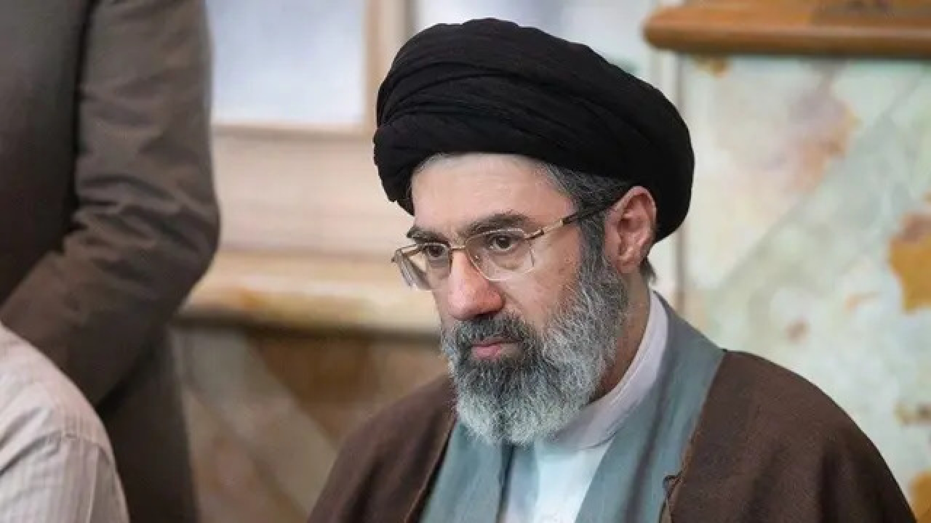 Mojtaba Jamenei llama a mantener cerrado el estrecho de Ormuz
