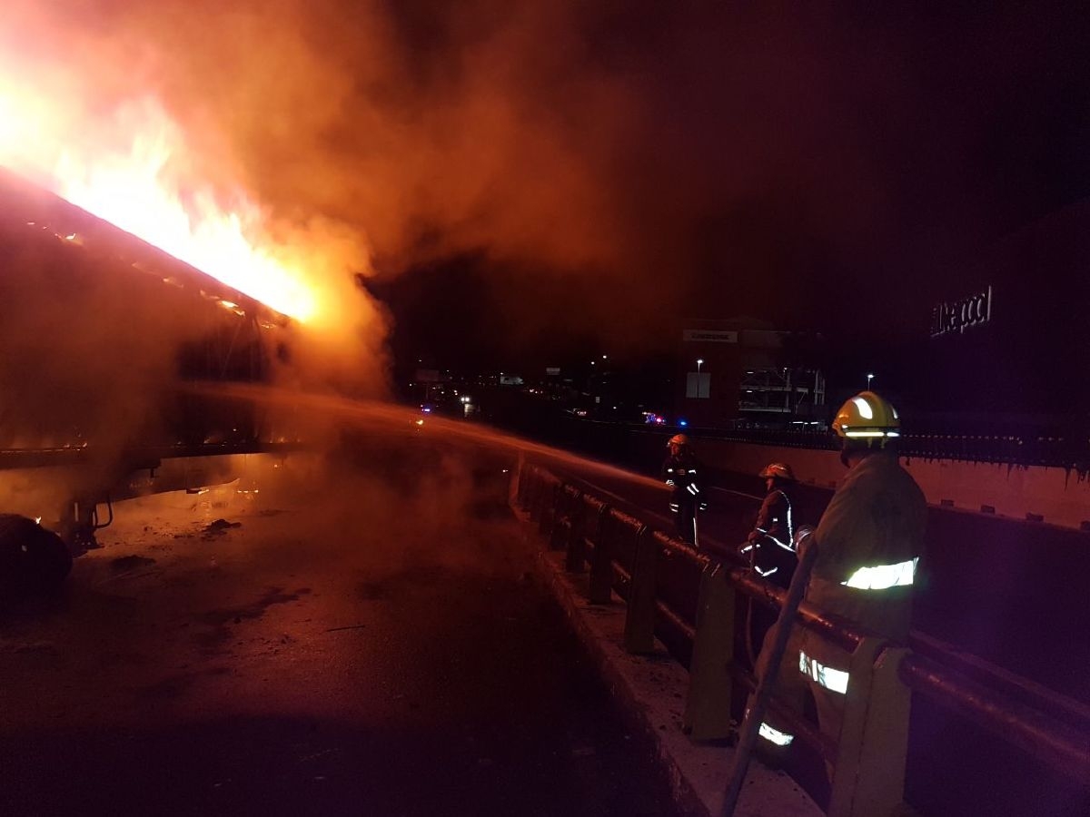 El chofer del tráiler que explotó se dio a la fuga