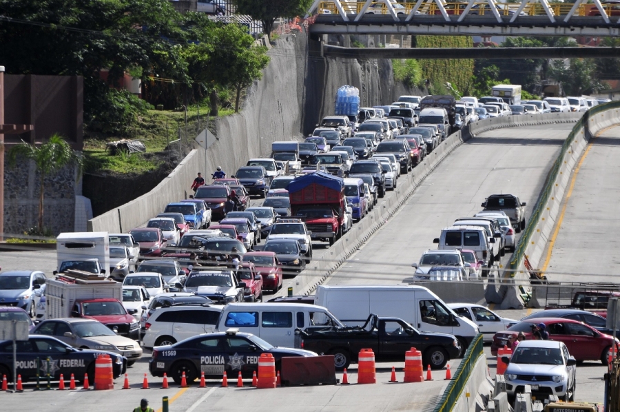 El cierre total del Paso Exprés genera enorme caos