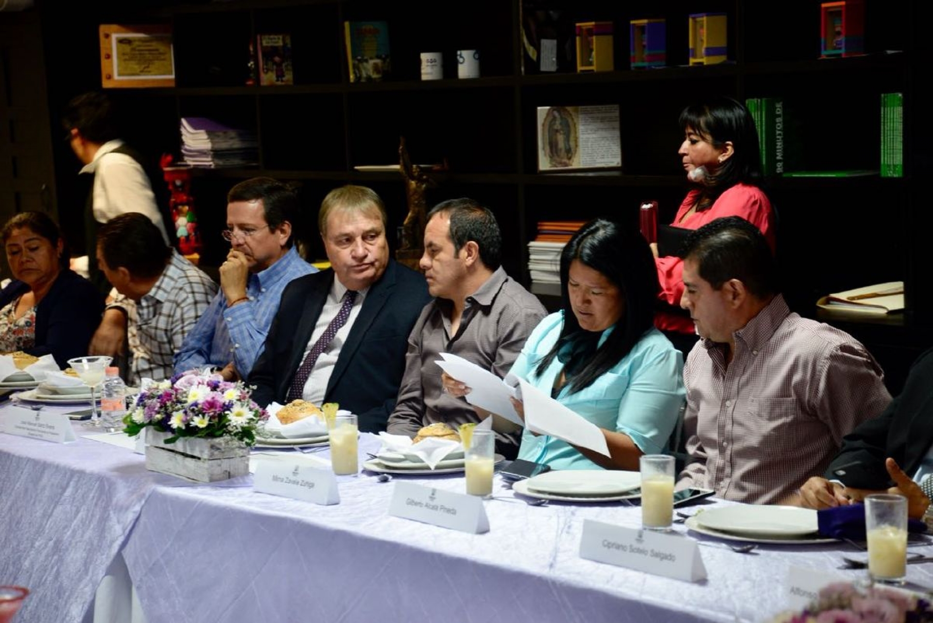Se reúne Cuauhtémoc Blanco con diputados electos