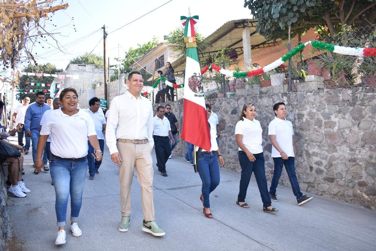 Con desfile, conmemoran el Día de la Bandera en El Jicarero