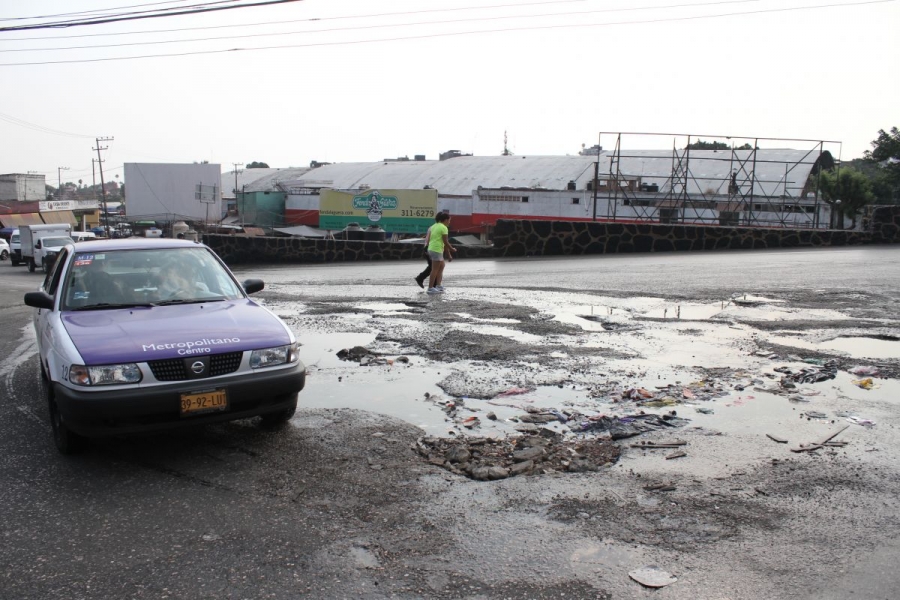 Cambiarán tubería de red hidráulica antes de reparar baches en circuito Adolfo López Mateos
