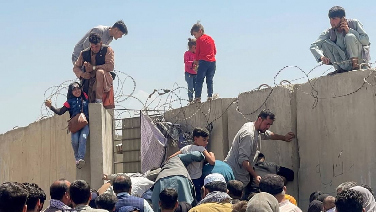 Pánico y caos en el aeropuerto de Kabul tras toma de Afganistán