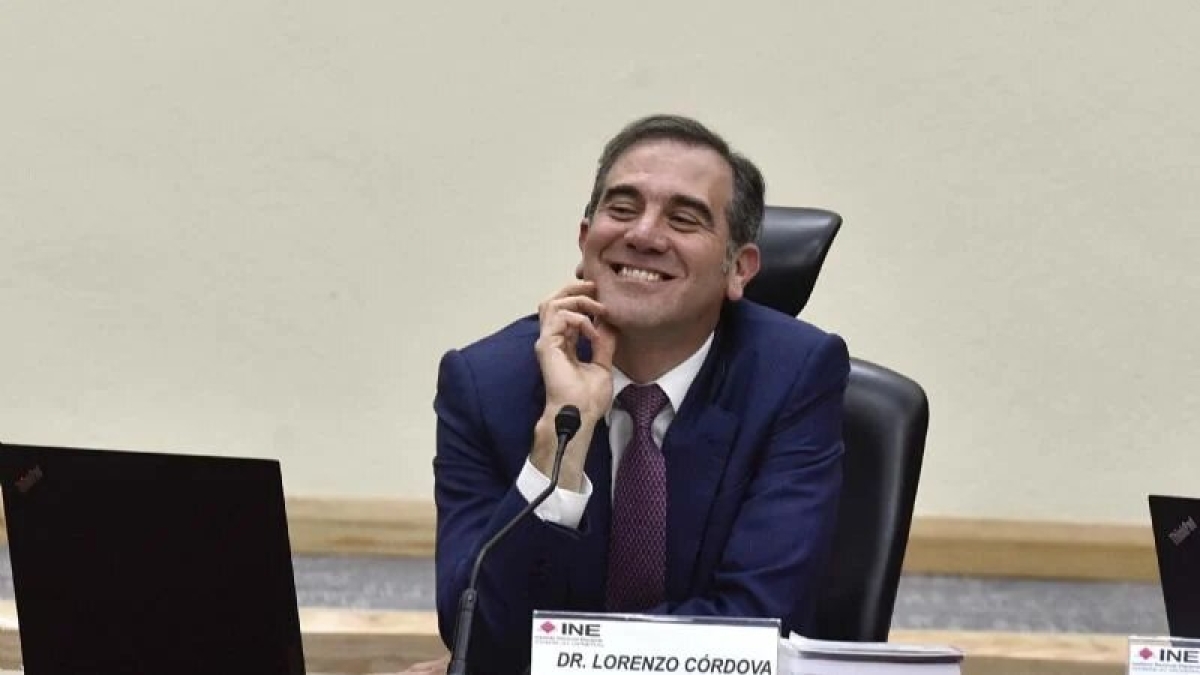 El INE revela el monto de la 'compensación' que Córdova recibirá tras dejar presidencia