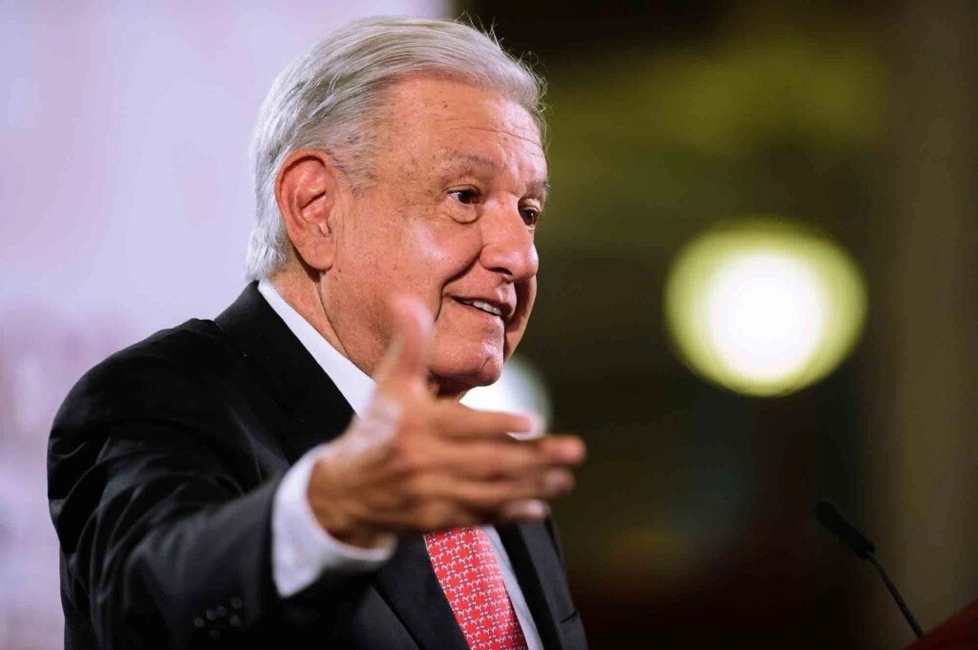 'Buenísimos todos': AMLO respalda tercer bloque del gabinete de Sheinbaum