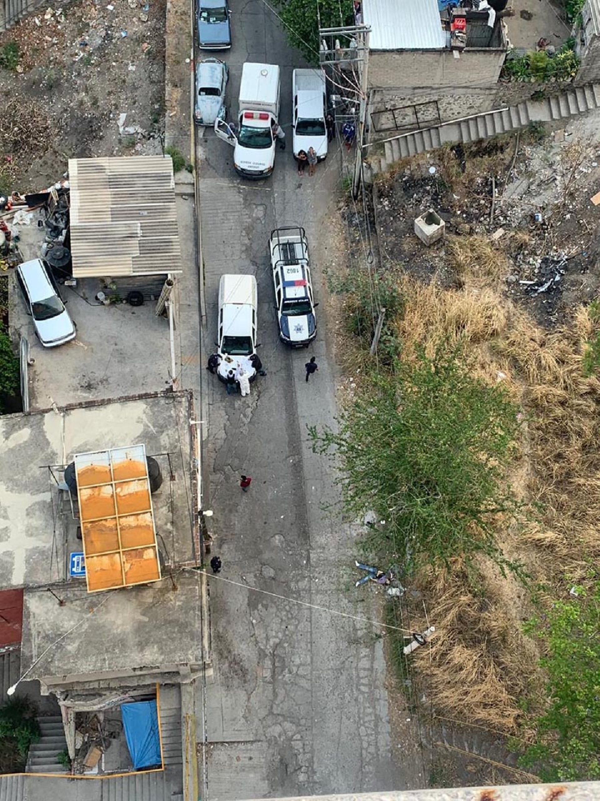 Hallan muerto a un joven abajo del puente Apatlaco