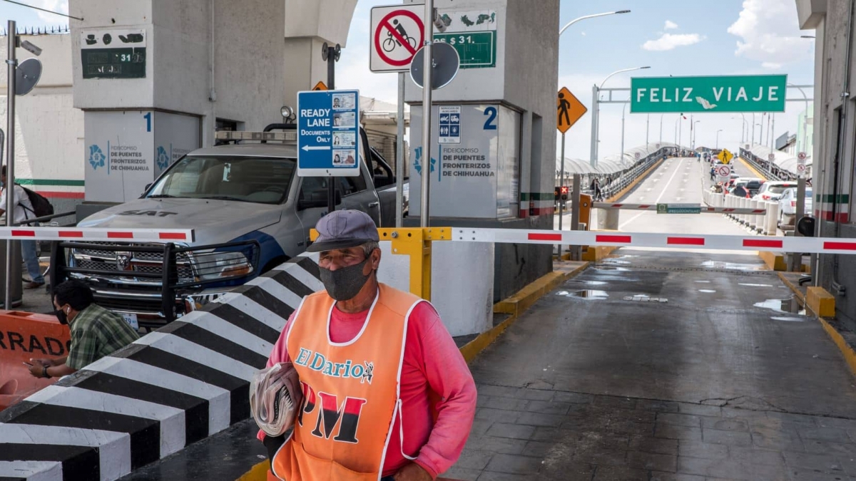 Estados Unidos extiende un mes más el cierre de la frontera con México