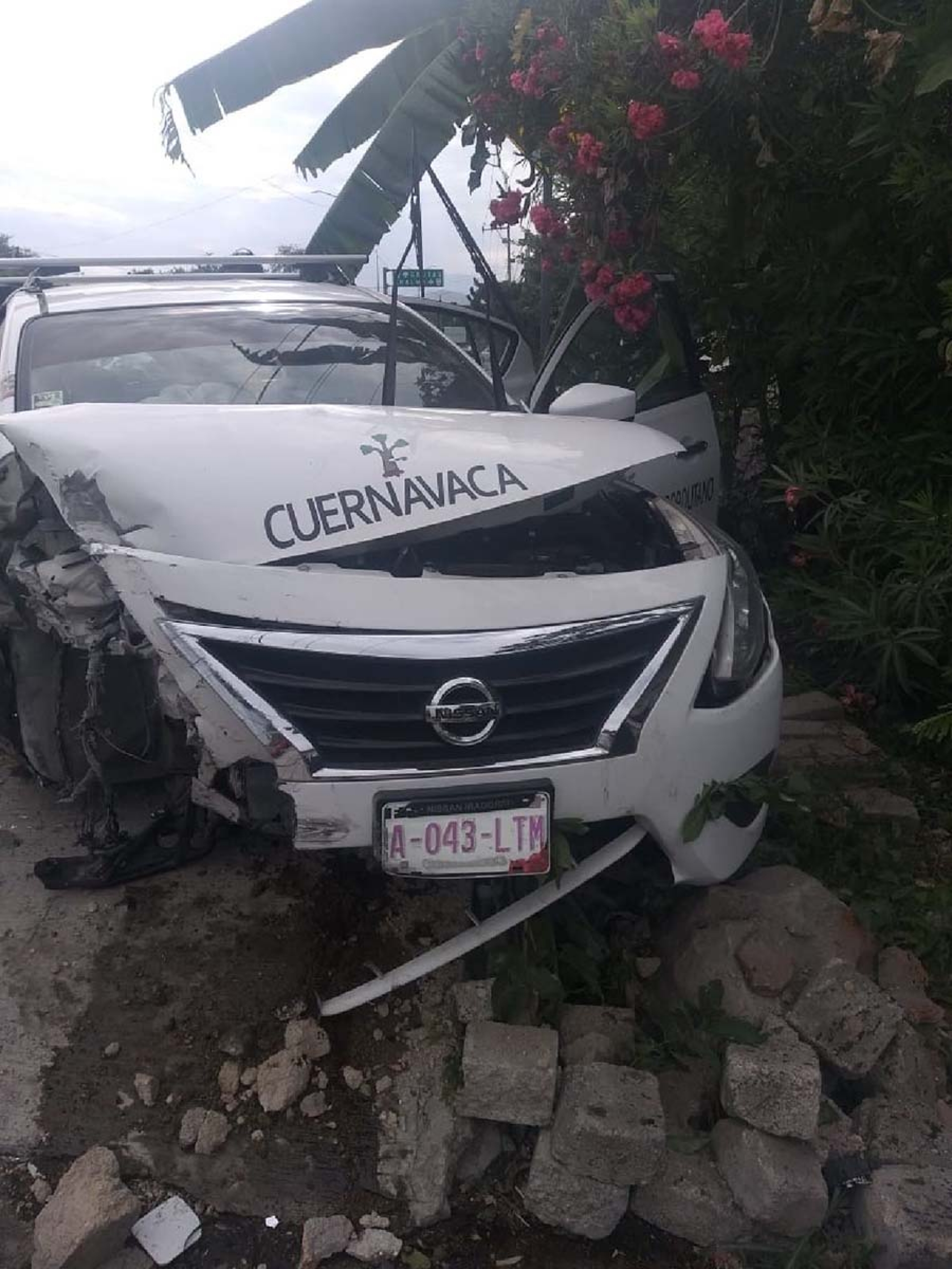 Choque de un taxi deja dos heridos de gravedad