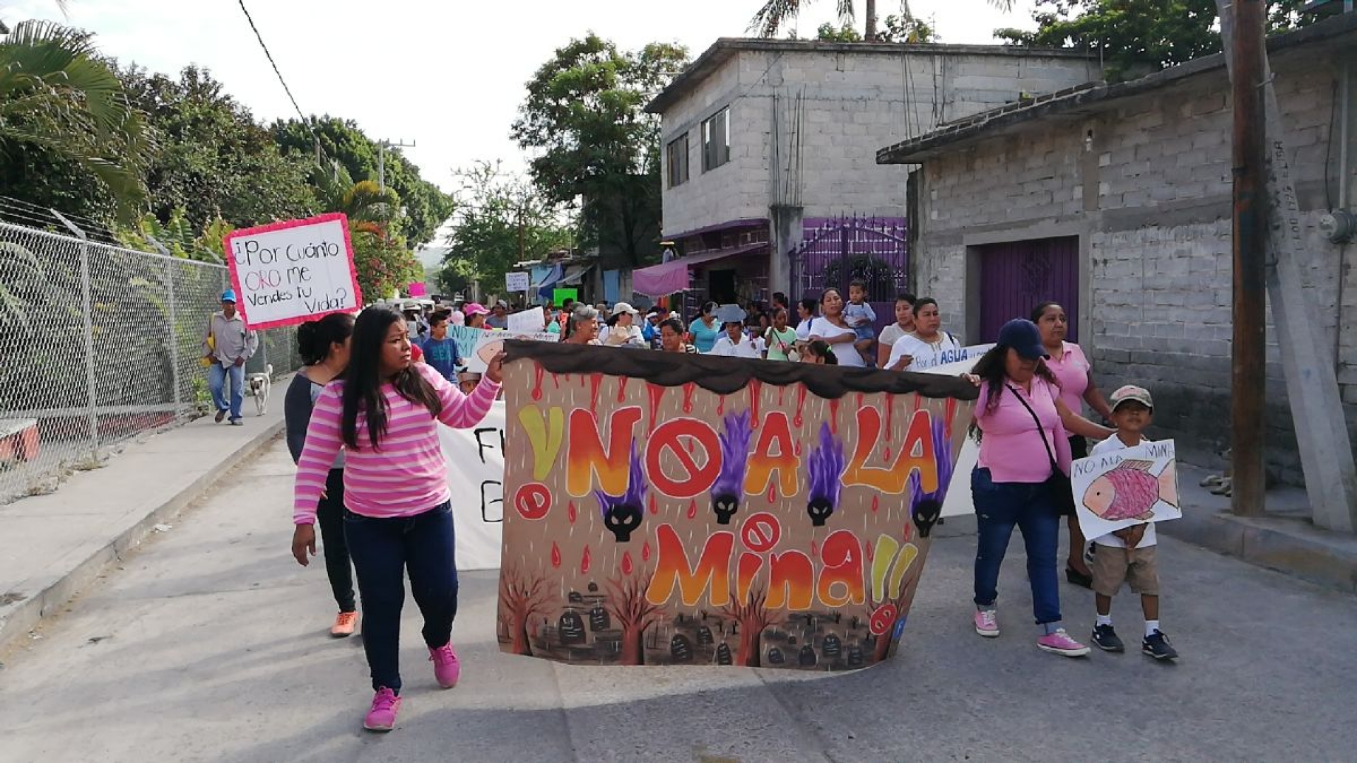 Marcha Coatetelco en defensa de su tierra y contra la minera Álamos Gold