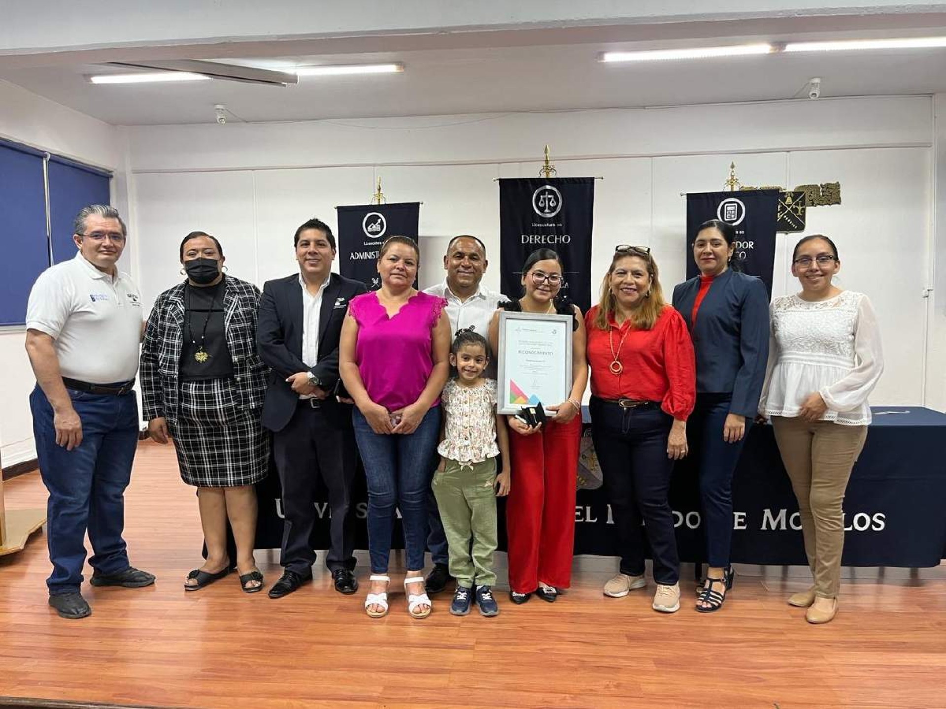 Entregan reconocimientos de excelencia Ceneval en la EESJ