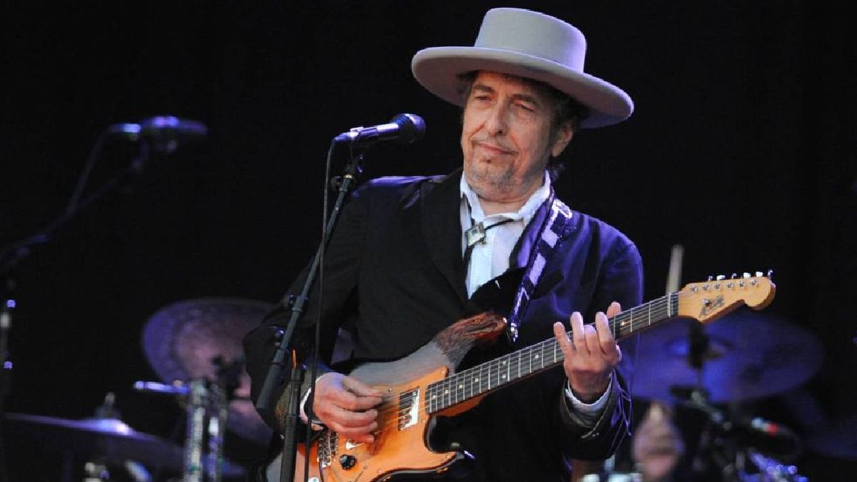 Bob Dylan brinda concierto tras recibir Premio Nobel a puerta cerrada