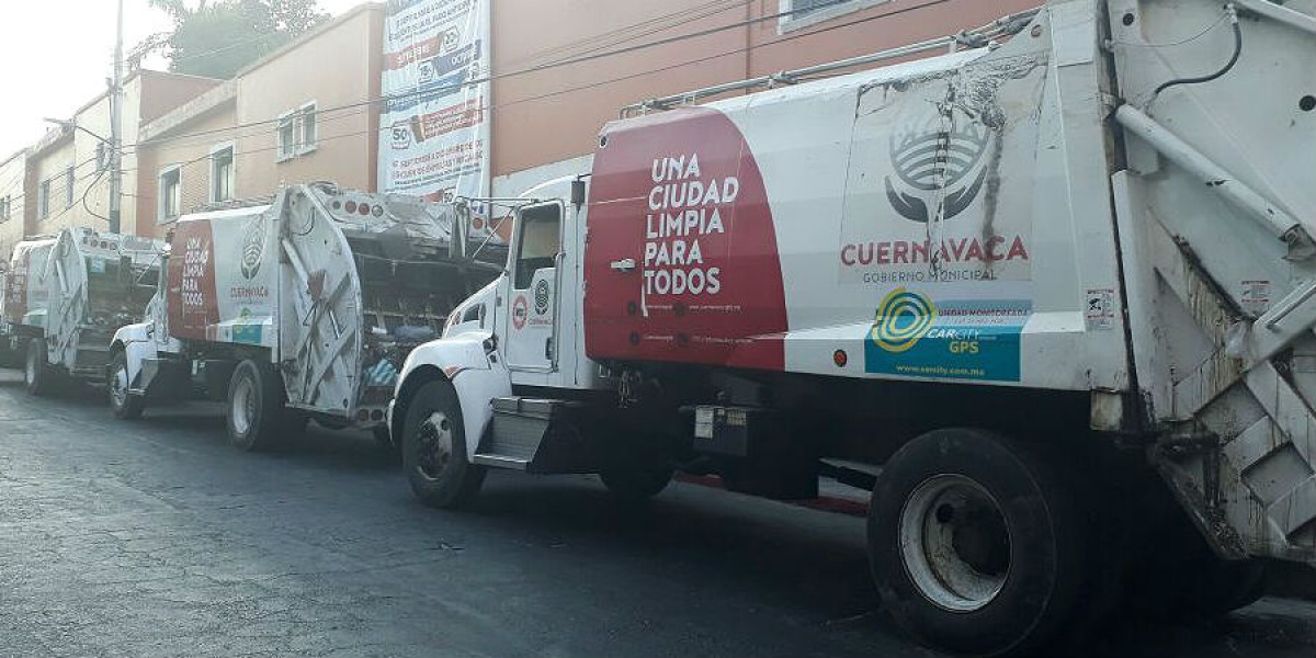 Bloquean con camiones de basura calles aledañas al Ayuntamiento de Cuernavaca