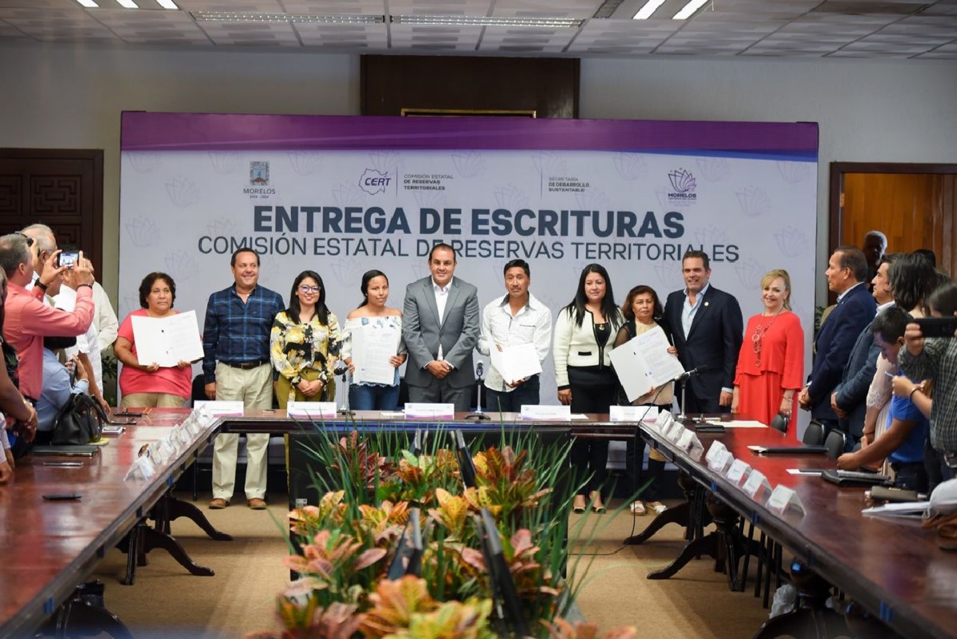 Entrega CBB escrituras a familias de 16 municipios de Morelos