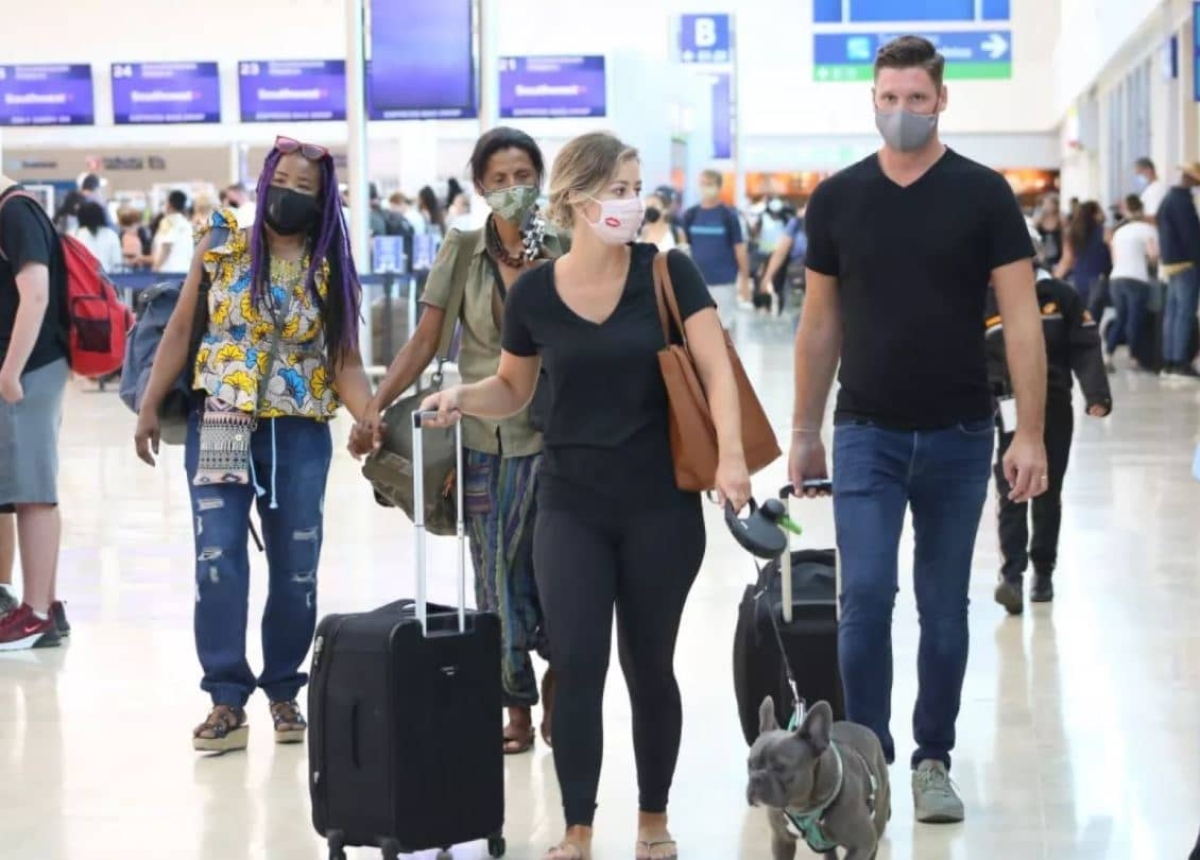 Estados Unidos eleva nivel de alerta de viaje a México por riesgo de COVID