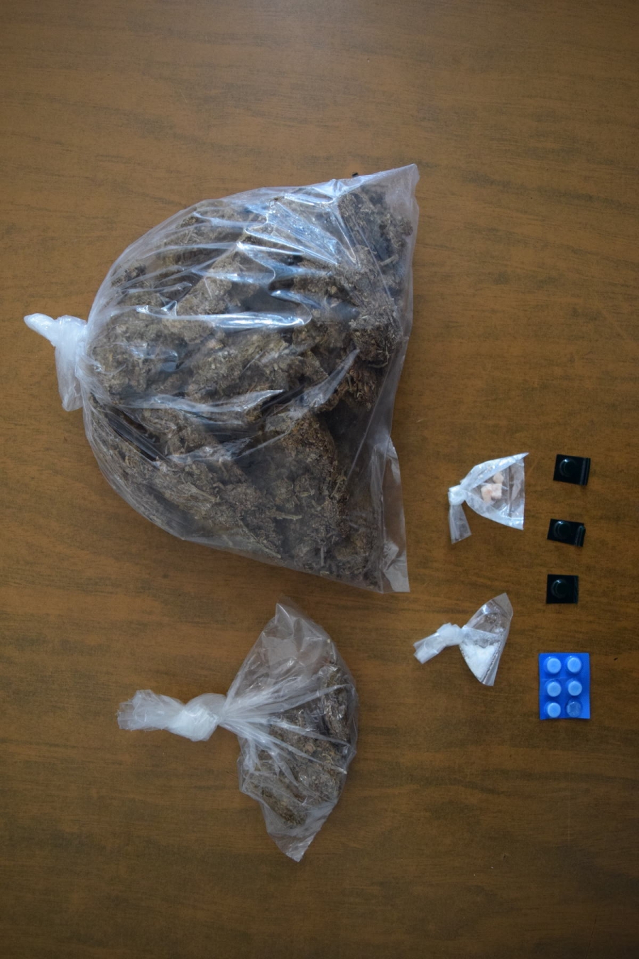Arrestan a hombre con varias dosis de droga