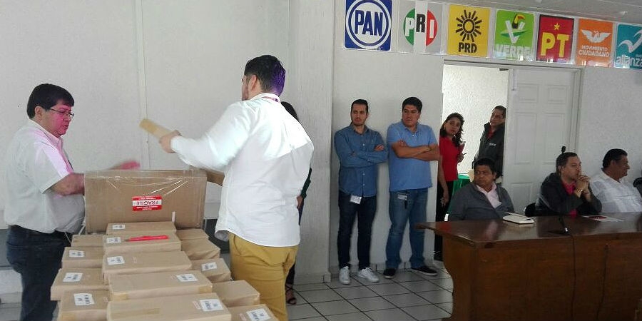 Entrega INE exámenes para evaluar a aspirantes a capacitadores electorales