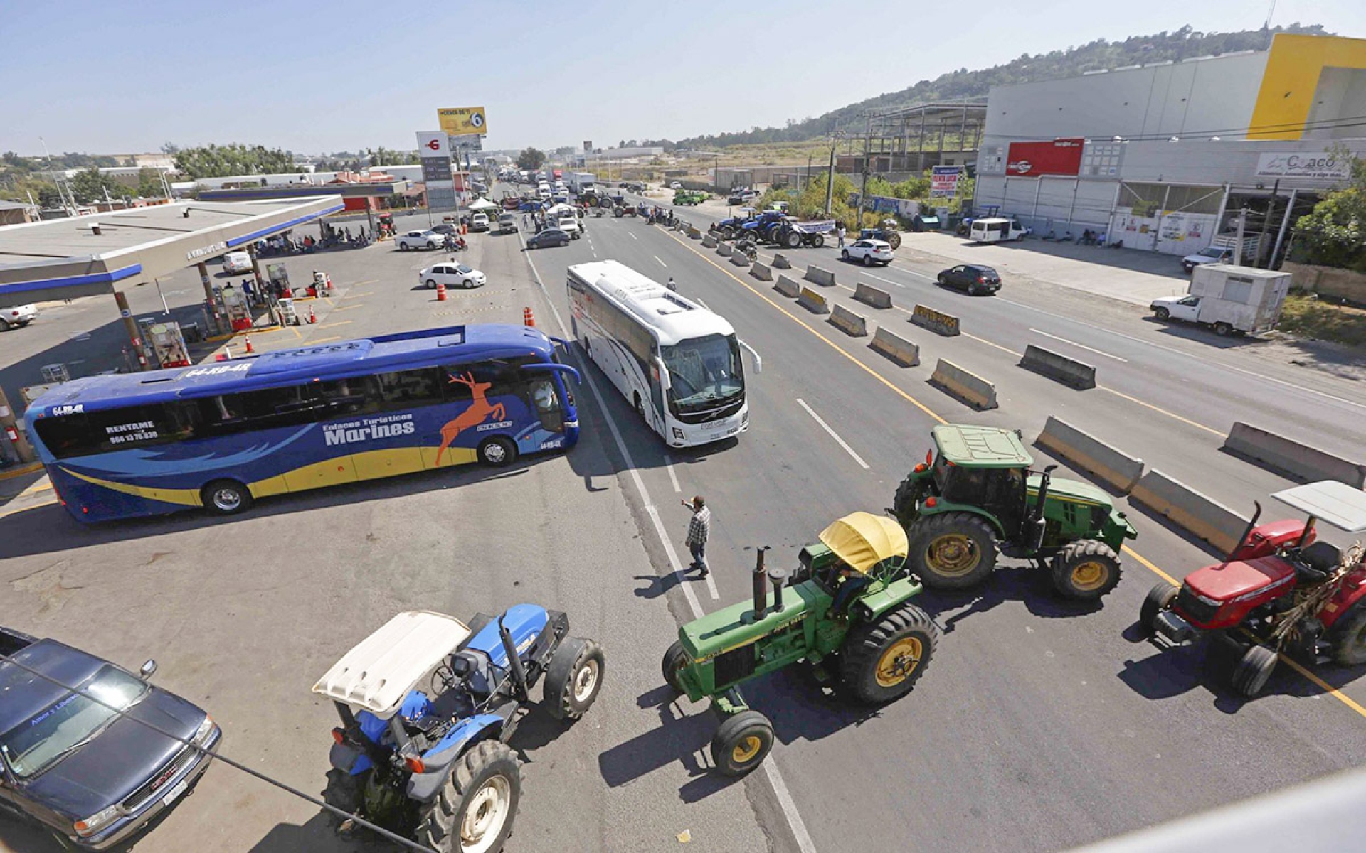 Segob propone mesa de trabajo; transportistas y productores mantienen paro nacional