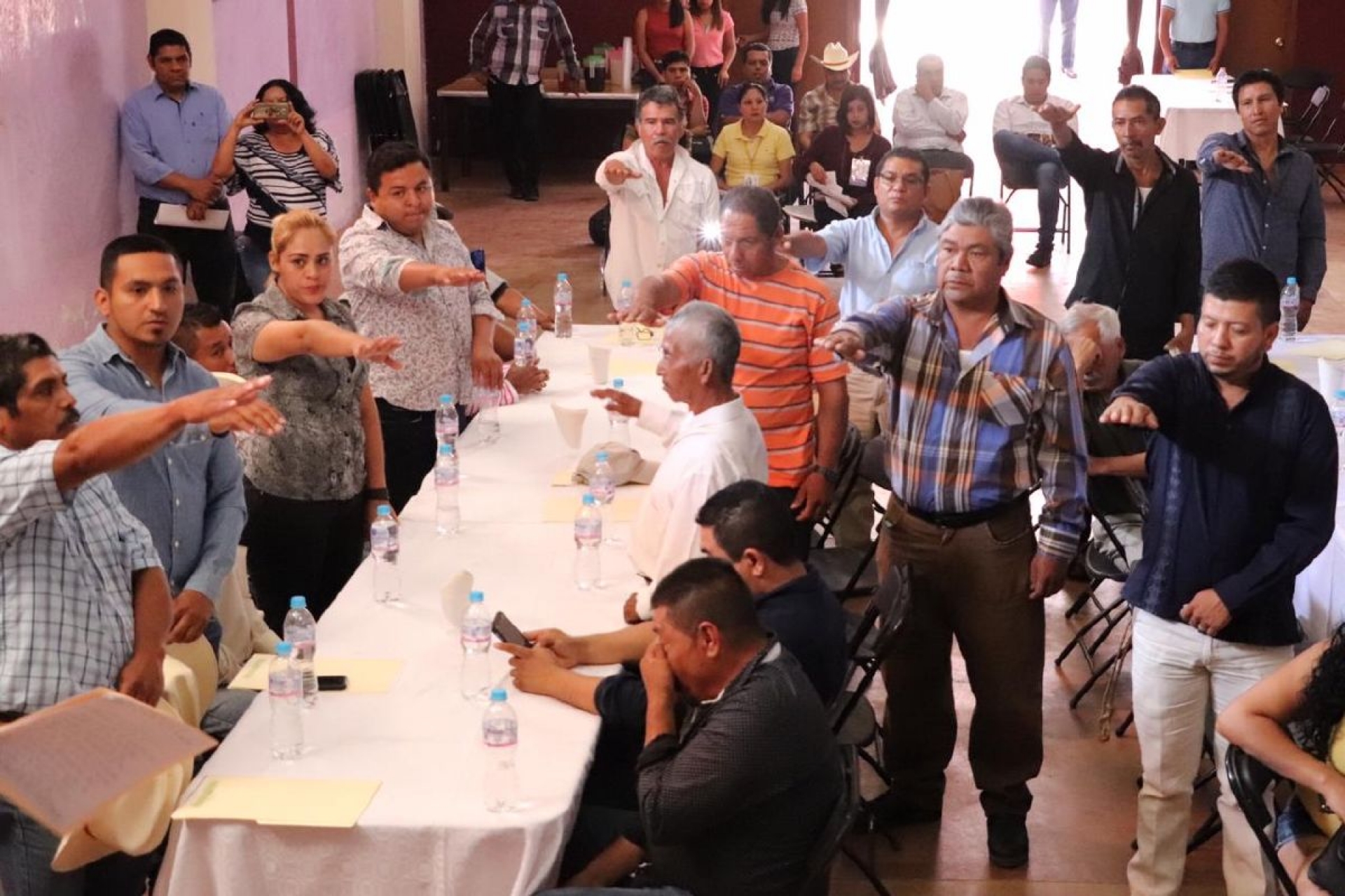 Entregan constancia de mayoría a ganadores de elecciones para ayudante