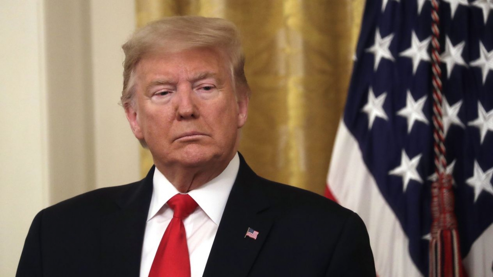 Trump alcanza 49% de aprobación en EU