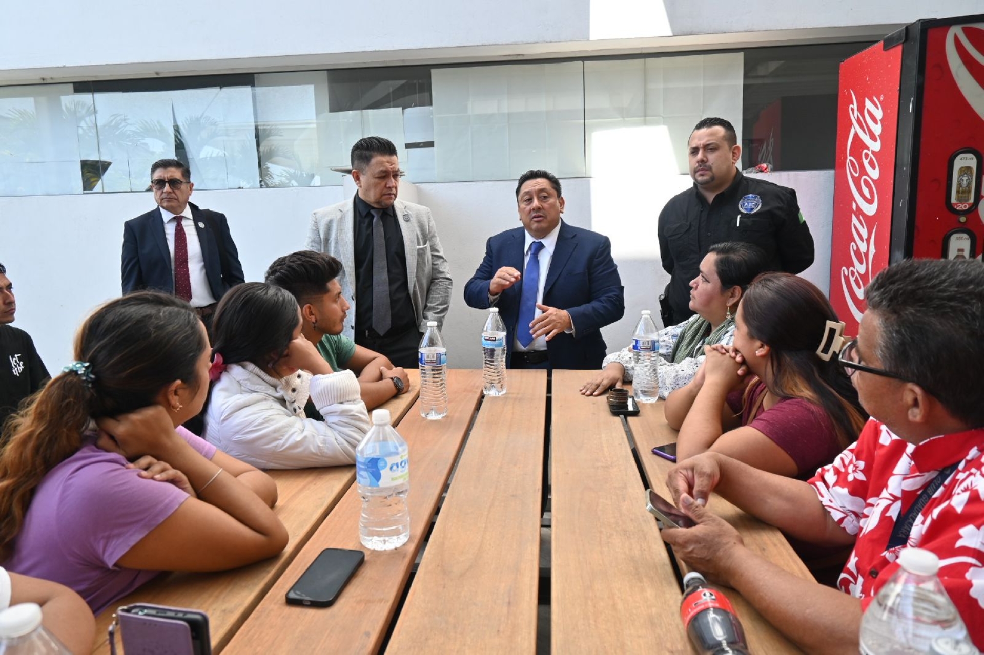 Atiende fiscal general a padres de familia de escuela de Jiutepec