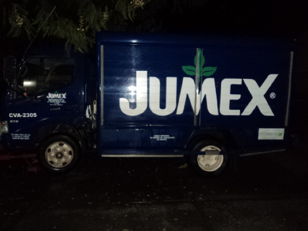 Robó una camioneta repartidora de jugos