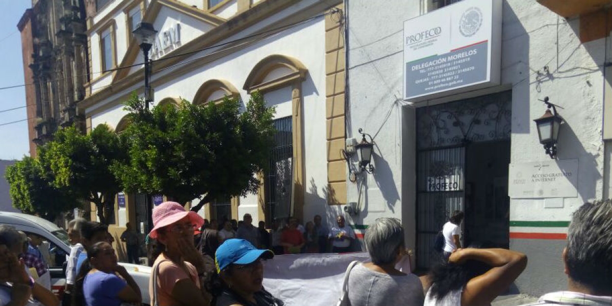 Marcha la ANUEE a la delegación de la Profeco, en Cuernavaca