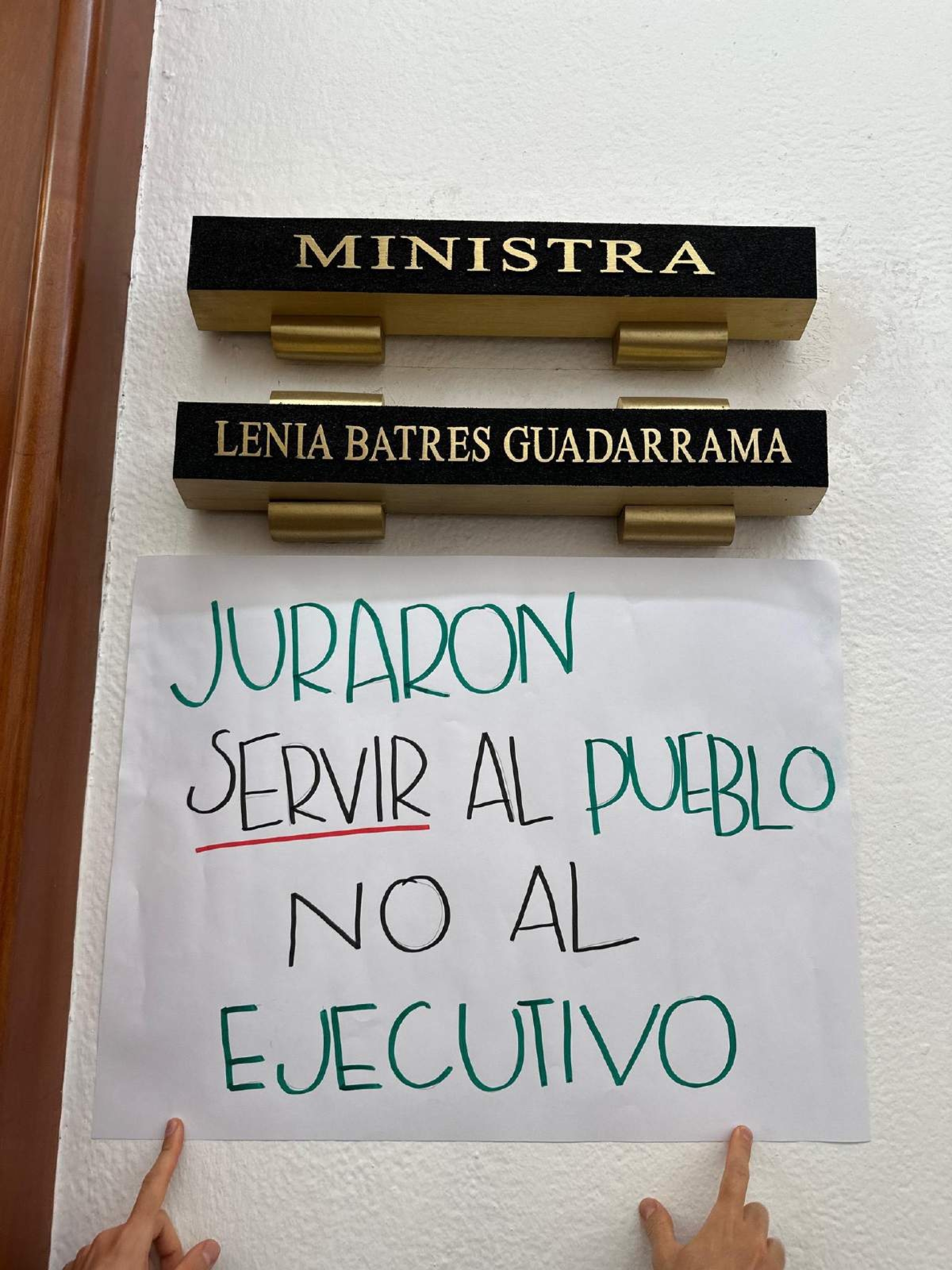 Protestan trabajadores de la SCJN por reforma judicial