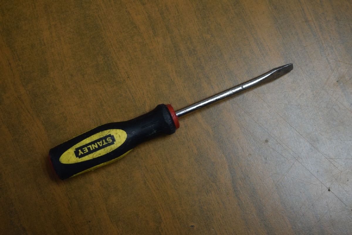 Dan “cristalazo” a una camioneta para robar un bolso, en Tetelcingo