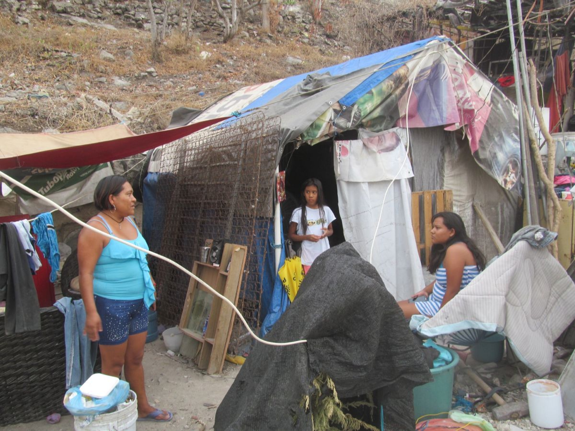 Familia demanda apoyo para reconstruir su vivienda