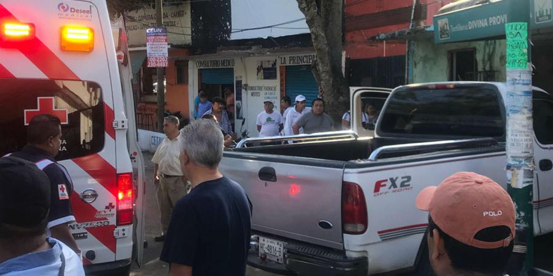 Choque de vehículo contra tortillería deja tres lesionados