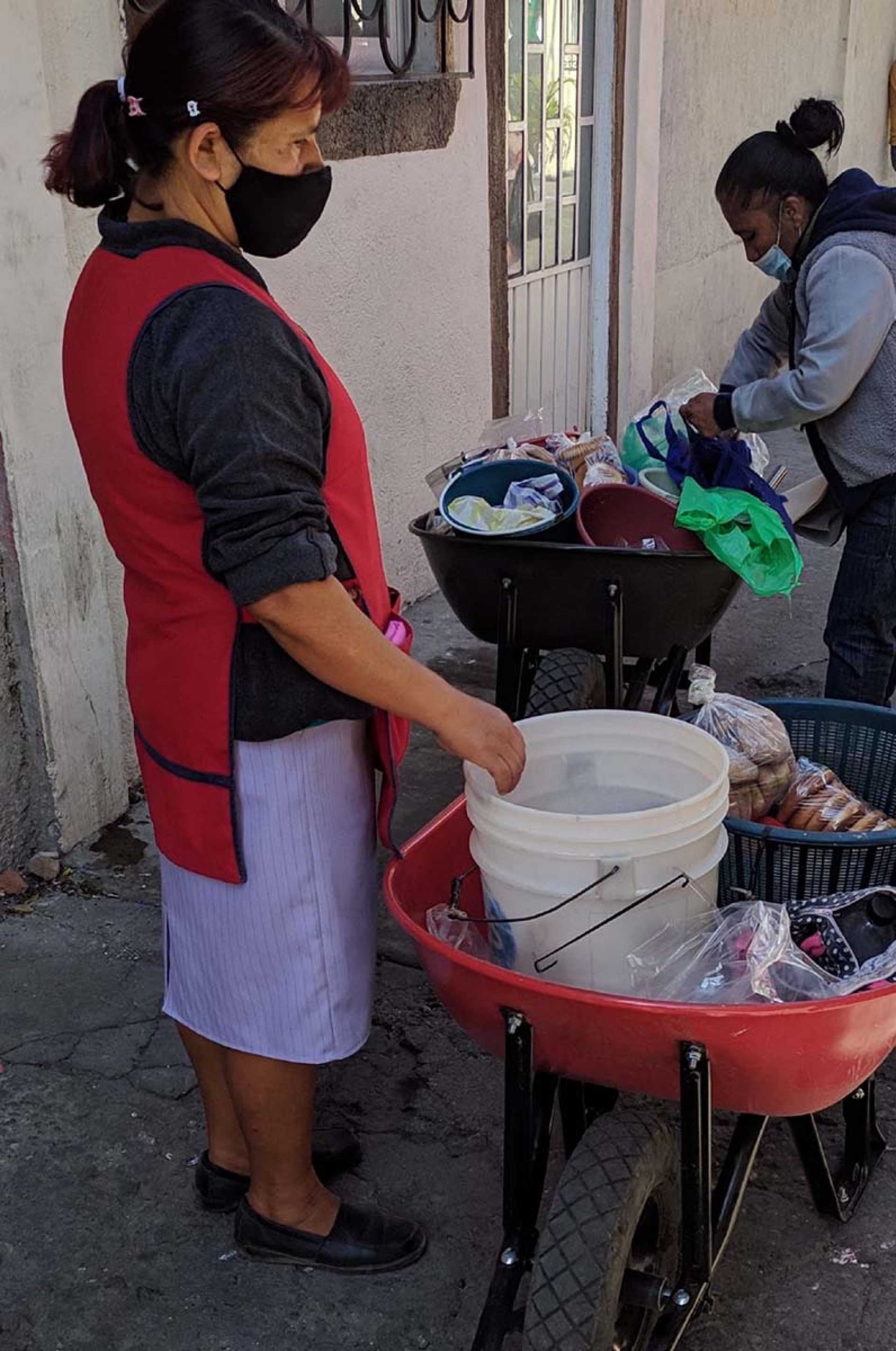 Usa cubrebocas para que los clientes se acerquen