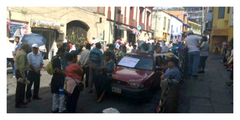 Se manifiestan ciudadanos en Cuernavaca en contra de la privatización de los servicios municipales