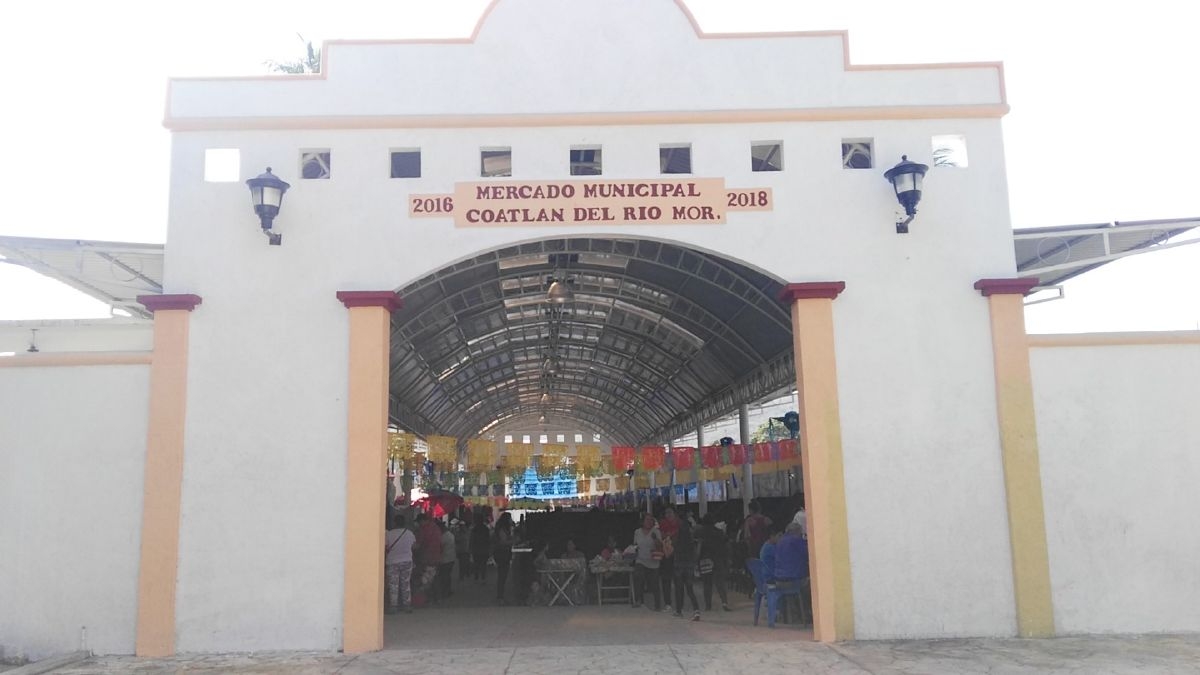 Falta vigilancia en el nuevo mercado municipal de Coatlán del Río: comerciantes