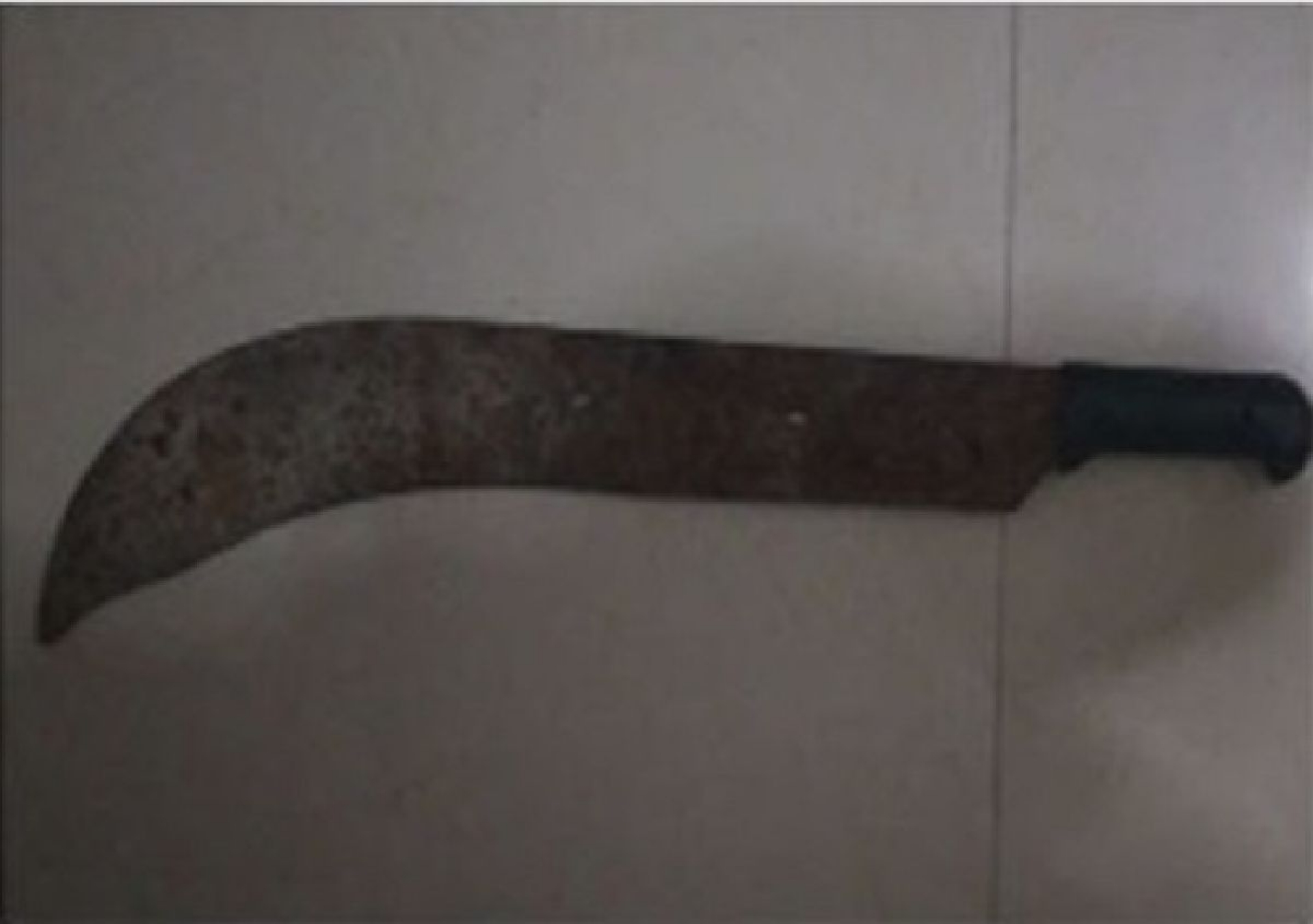 Amenazó de muerte a su esposa
