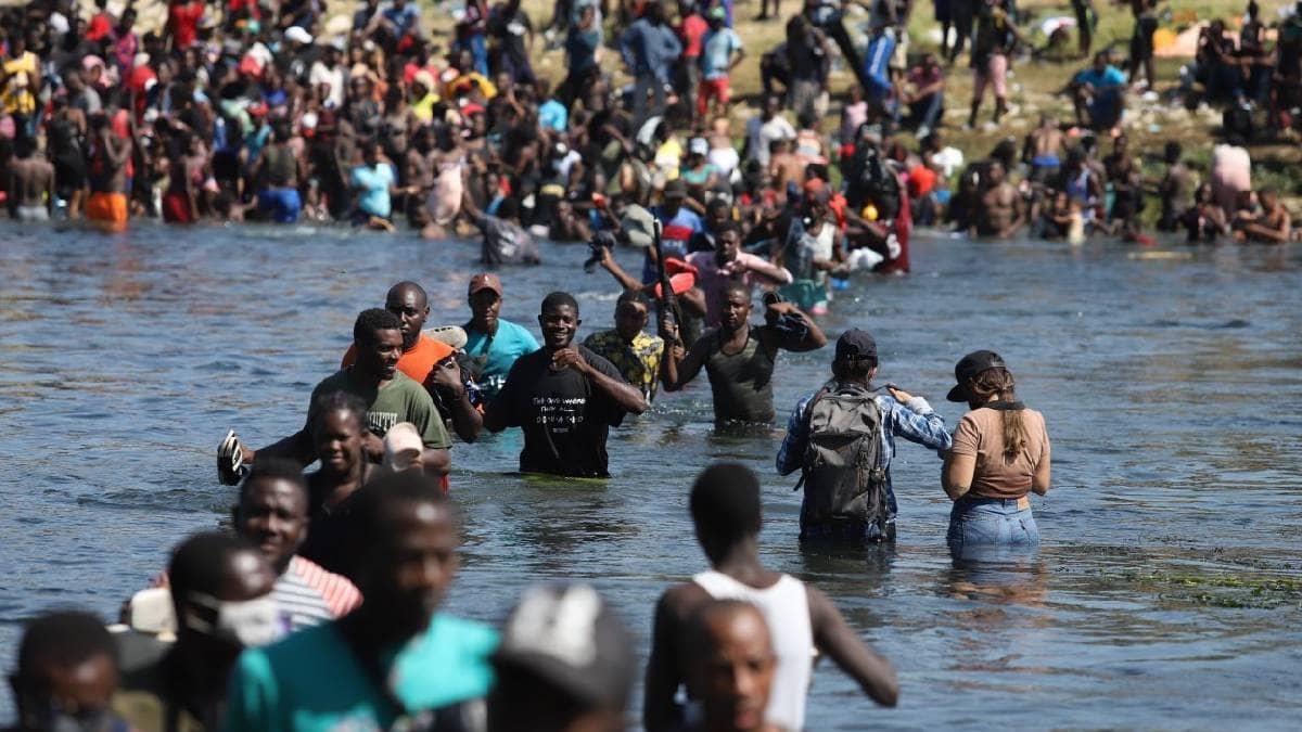 Estados Unidos cierra su frontera con México en Texas, por aumento de migrantes de Haití