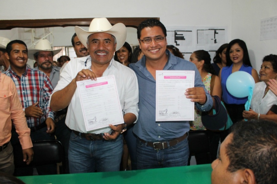Se registra como candidato a diputado local José Manuel Tablas Pimentel