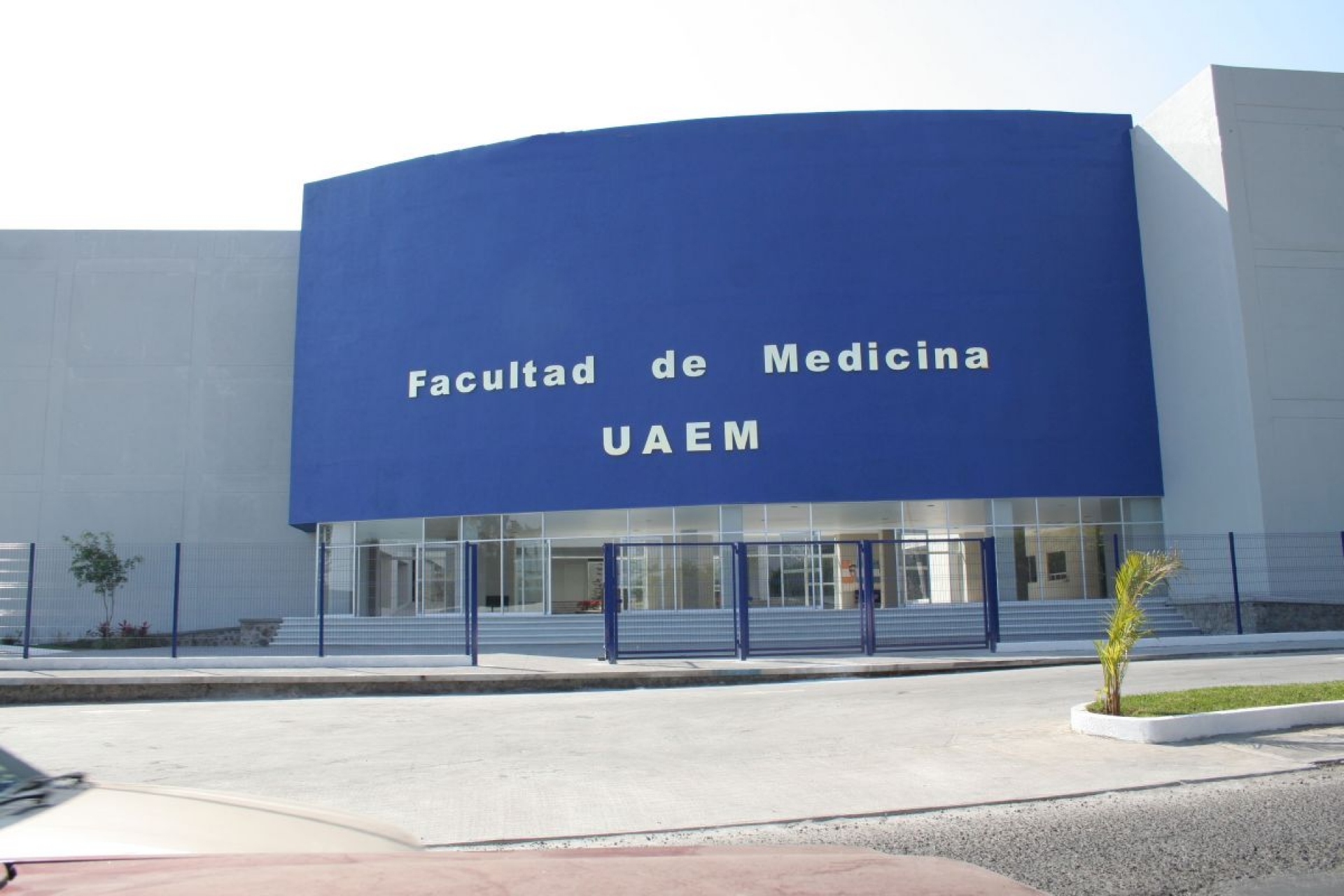 Ochenta médicos internos de la UAEM regresan a hospital