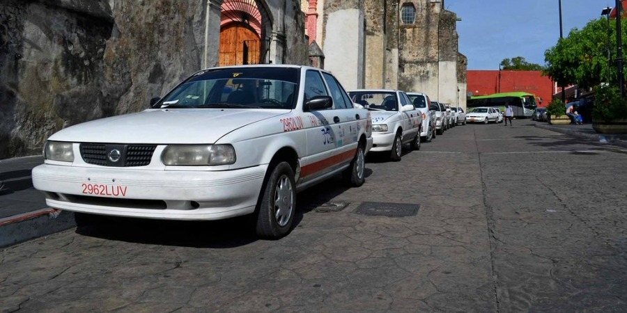 Taxistas descartan movilizaciones en contra de Uber; anuncian que procederán legalmente