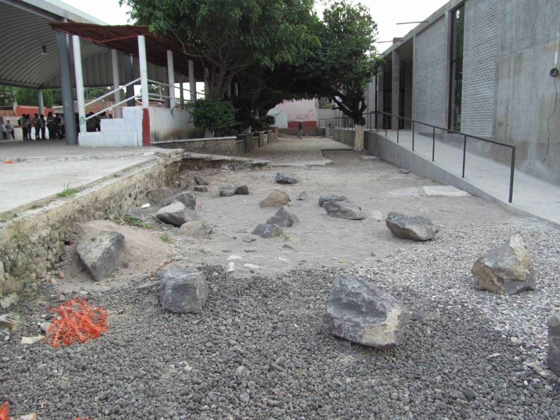 Quedó sin terminar nueva plaza pública de El Higuerón