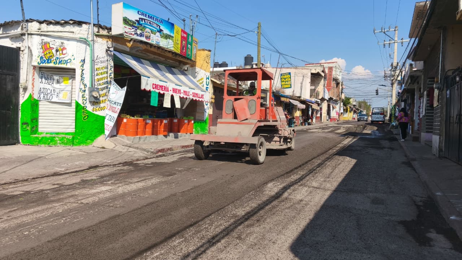 Efectúan trabajos de reencarpetamiento en avenida Benito Juárez del centro de Jiutepec